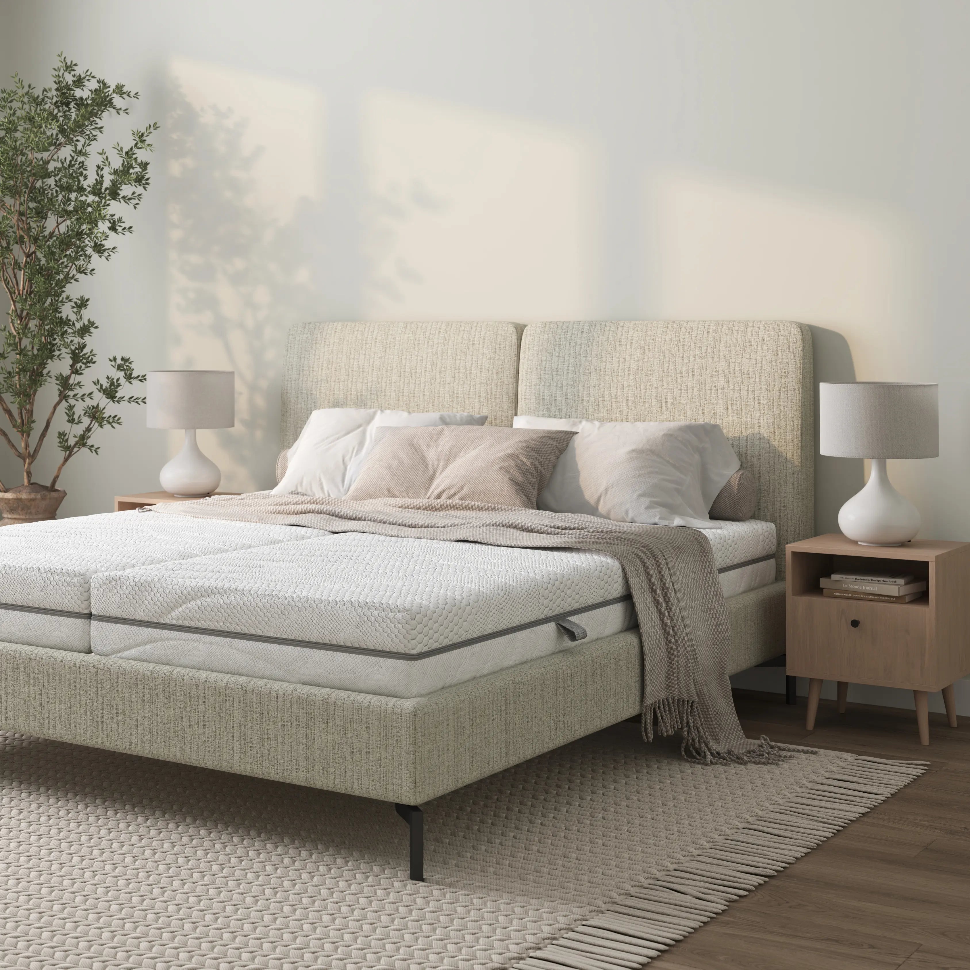 Elastica Matratze auf Boxspringbett in hell eingerichtetem Schlafzimmer