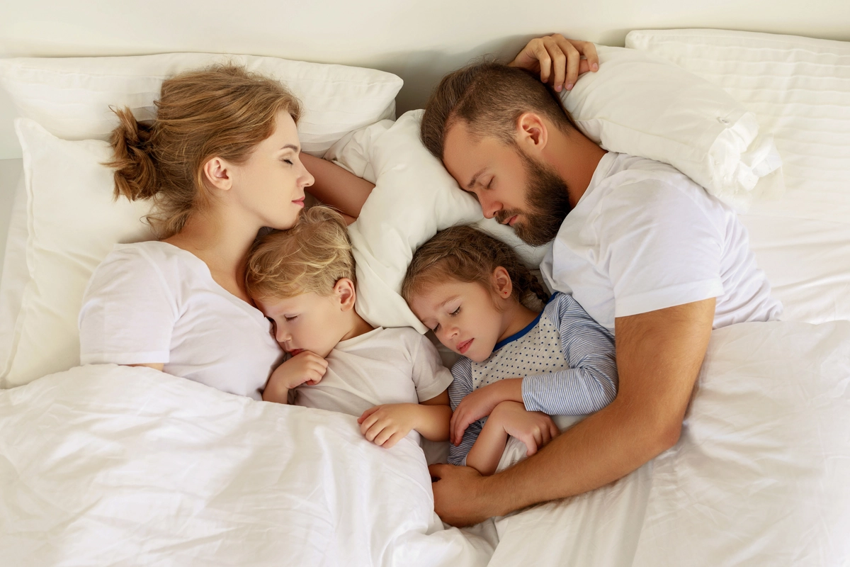 Familie in Einziehdecke aus Tencel